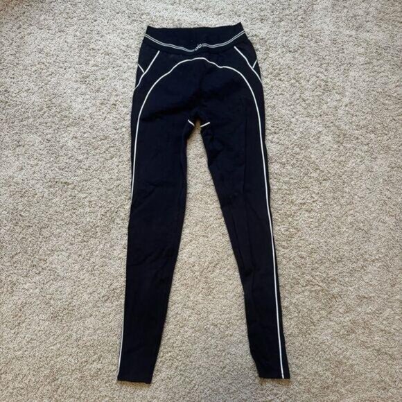 All Yoga Heart Throb Leggings Black White size Small EUC - Picture 2 of 3